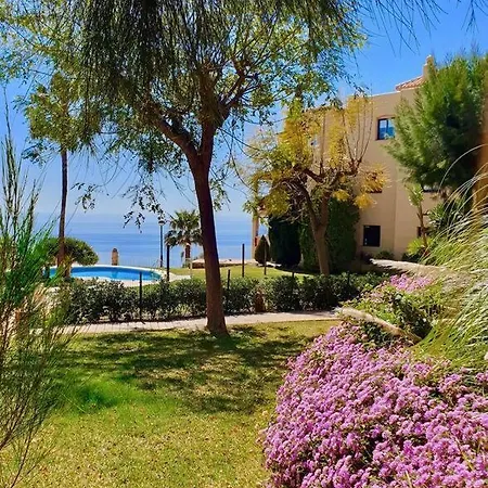 New Alquibla Gardens, Terrace & Pool アパート *